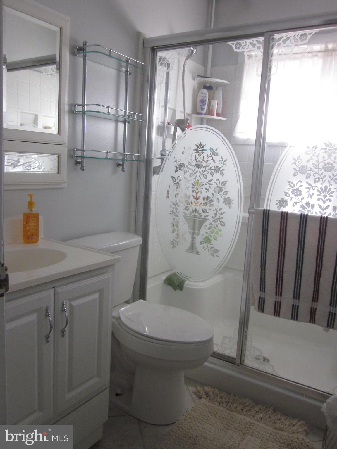17 Pine Needle Road Levittown, PA 19056 - Photo 10 of 15 First floor bath