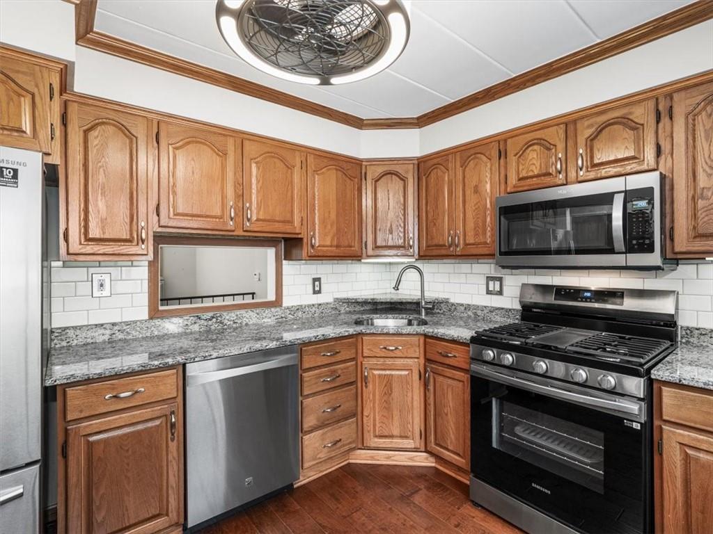 2034 Swallow Hill Road, Unit 112 Pittsburgh, PA 15220 - Photo 9 of 31 Gallery Image 9