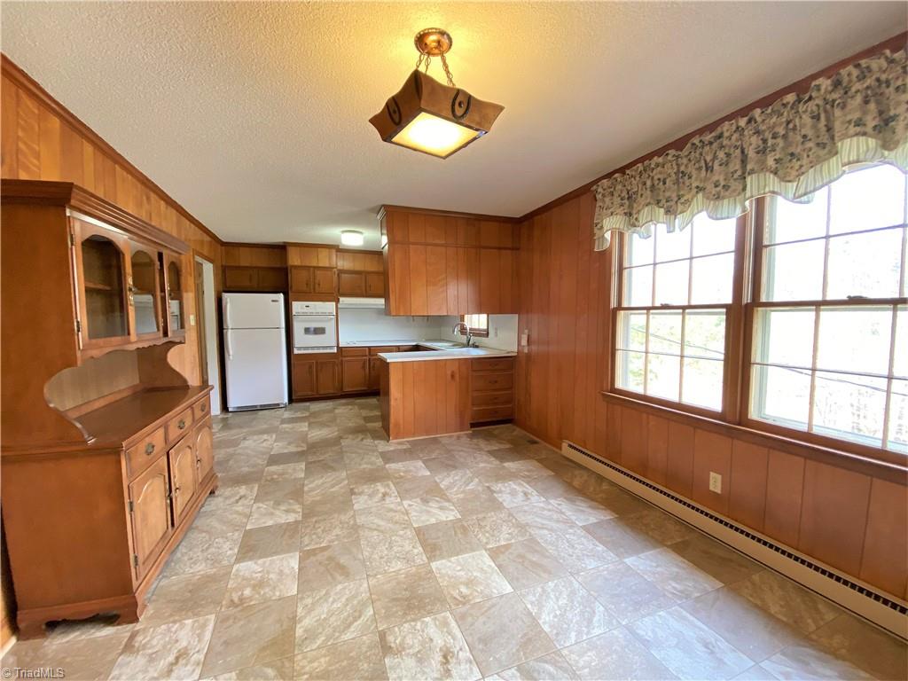 933 Lemons Road Stokesdale, NC 27357 - Photo 6 of 33 Dining area