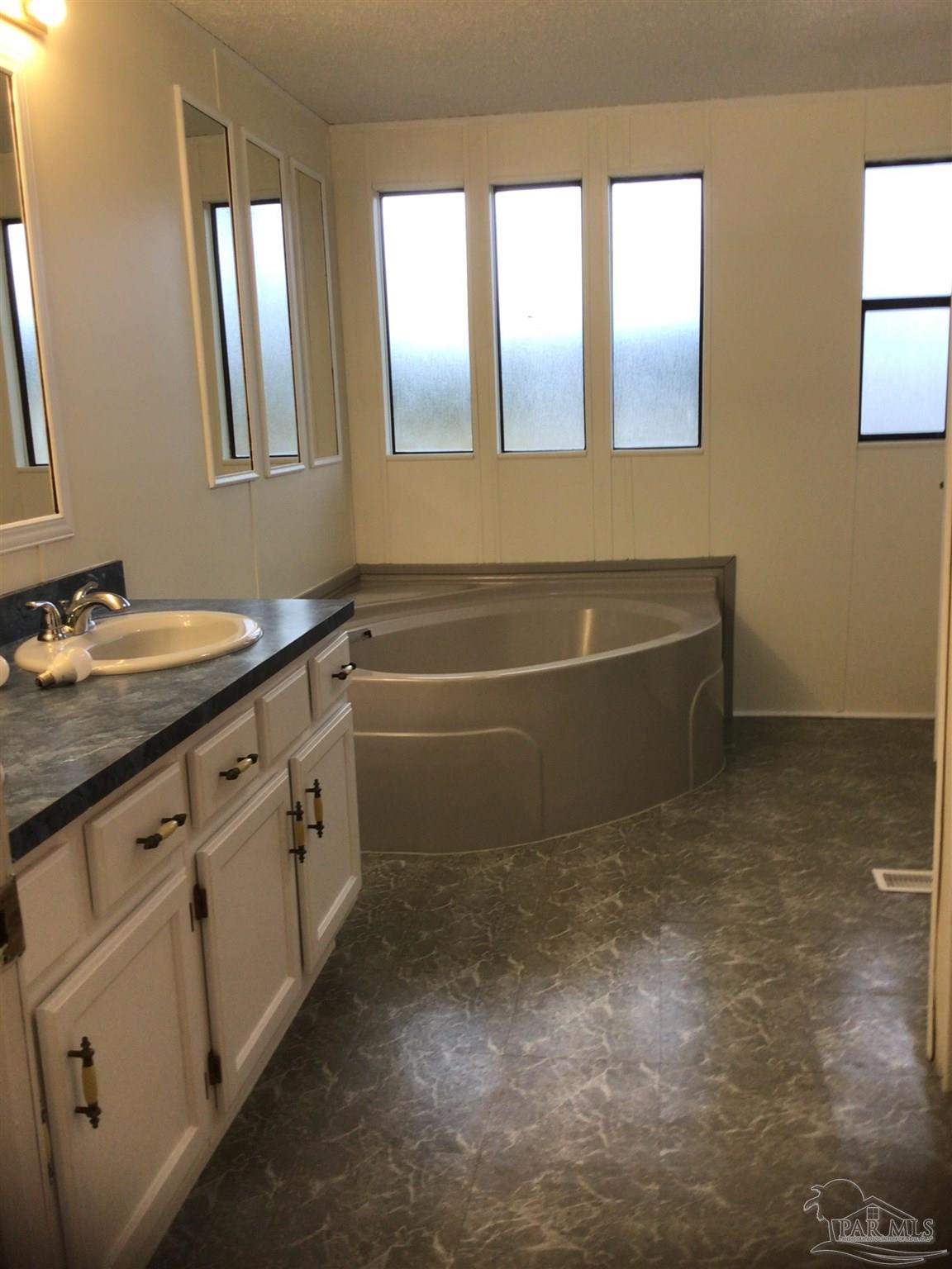 4680 Settle Road Molino, FL 32577 - Photo 10 of 15 Gallery Image 10