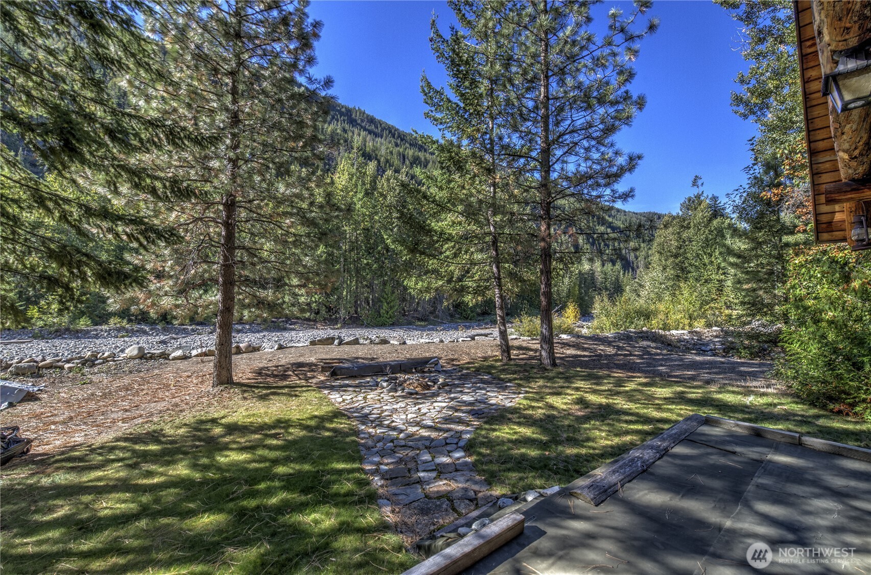 26 Mercer Road Mazama, WA 98833 - Photo 26 of 40 a backyard of a house with lots of green space