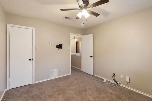 $2,100 | 12158 Stoney Summit, San Antonio, TX 78247