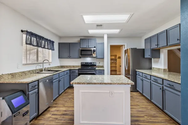 $2,100 | 12158 Stoney Summit, San Antonio, TX 78247