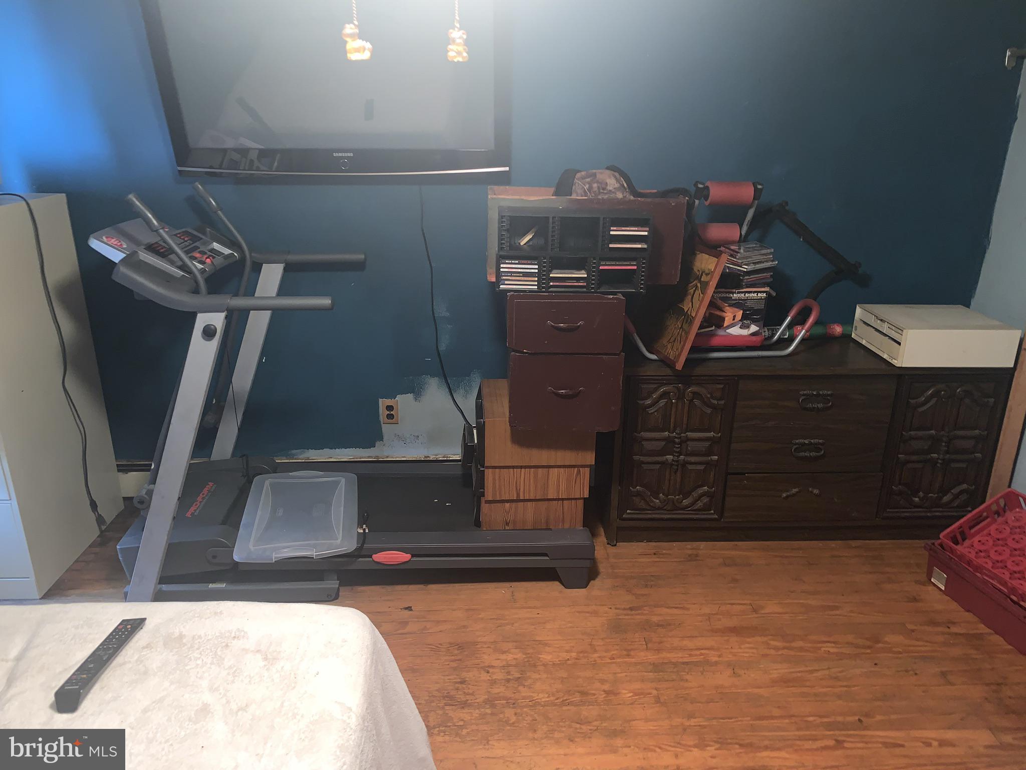 116 South Durham Street Baltimore, MD 21231 - Photo 17 of 56 Large main bedroom