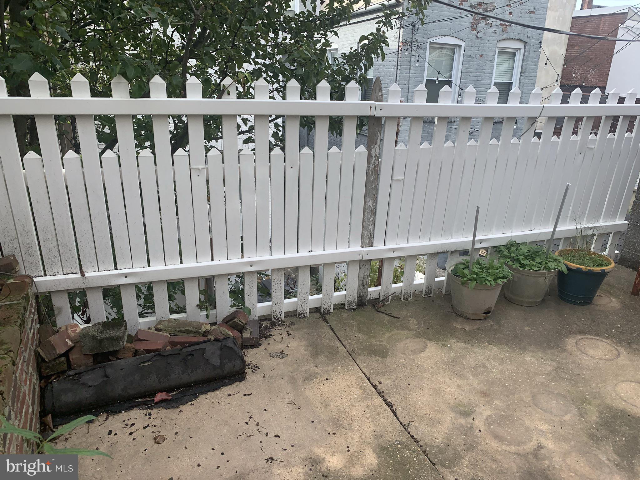 116 South Durham Street Baltimore, MD 21231 - Photo 36 of 56 Patio with fence