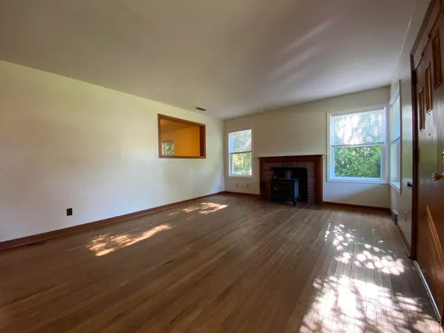 $1,830 | 2415 East 4th Street, Bloomington, IN 47408