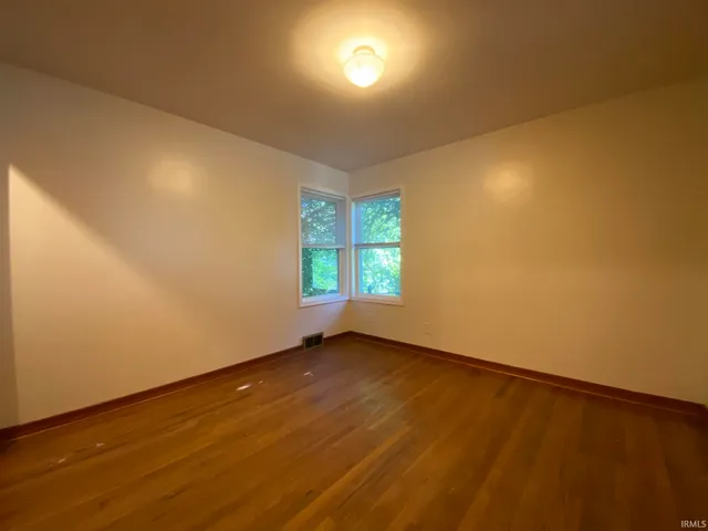 $1,830 | 2415 East 4th Street, Bloomington, IN 47408