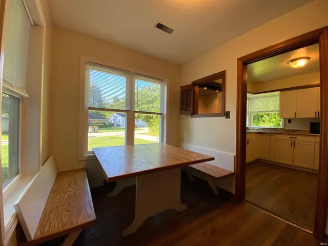 $1,830 | 2415 East 4th Street, Bloomington, IN 47408