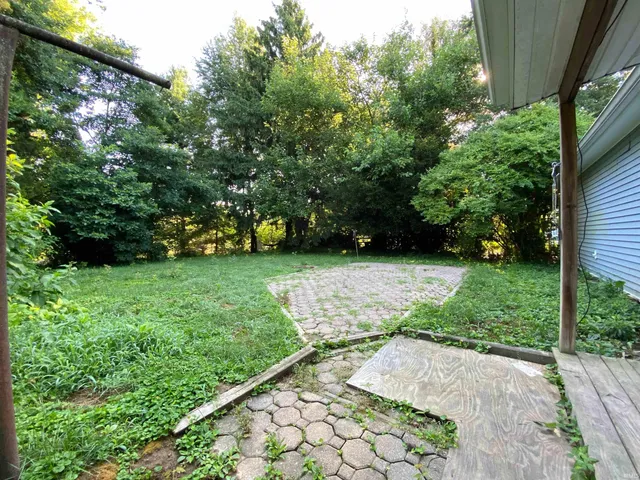 $1,830 | 2415 East 4th Street, Bloomington, IN 47408