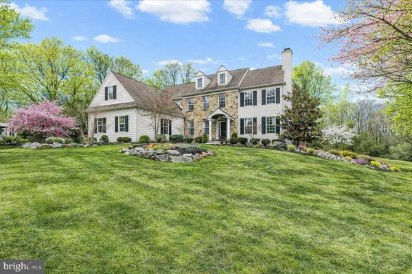 a view of yard from balcony
