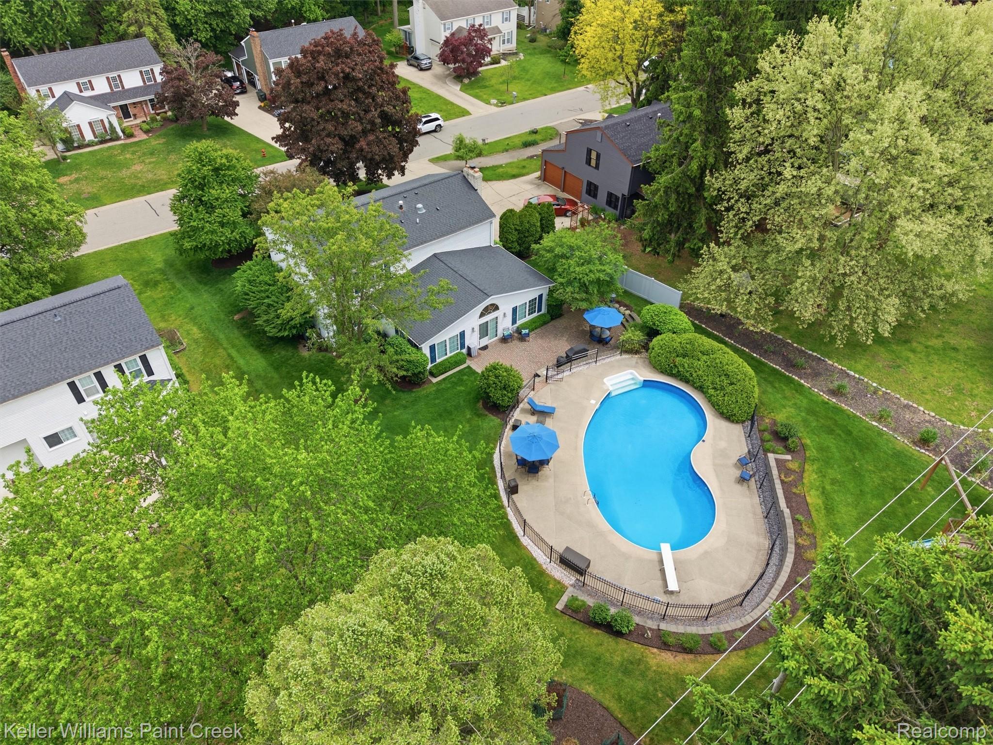 1351 West Fairview Lane Rochester, MI 48306 - Photo 10 of 65 Drone / aerial view of a pool