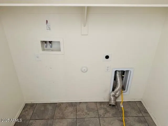 a view of room with air conditioner and white walls