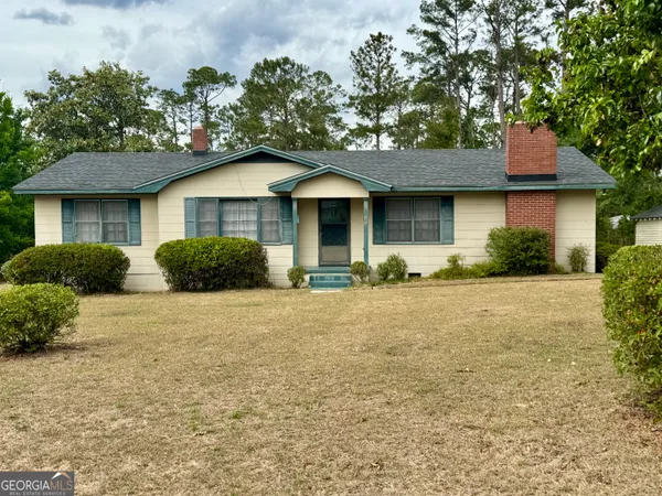 $185,000 | 300 West Columbia Avenue, Lyons, GA 30436