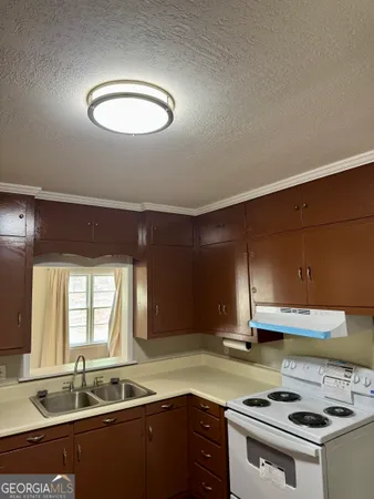 $185,000 | 300 West Columbia Avenue, Lyons, GA 30436