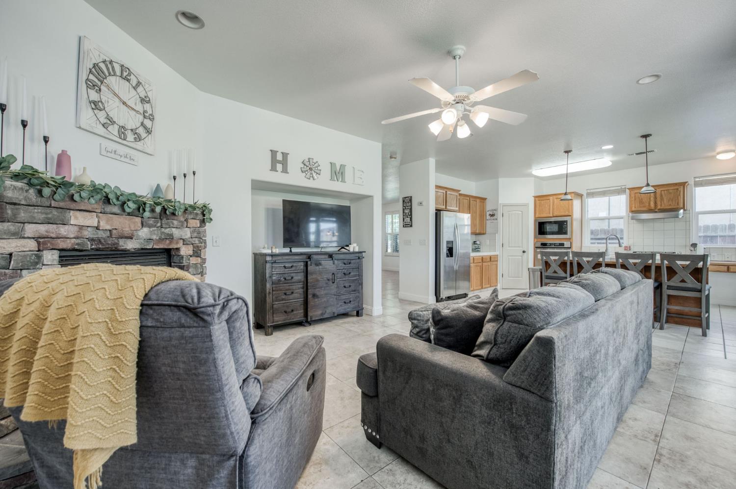 297 West Lilac Avenue Reedley, CA 93654 - Photo 16 of 63