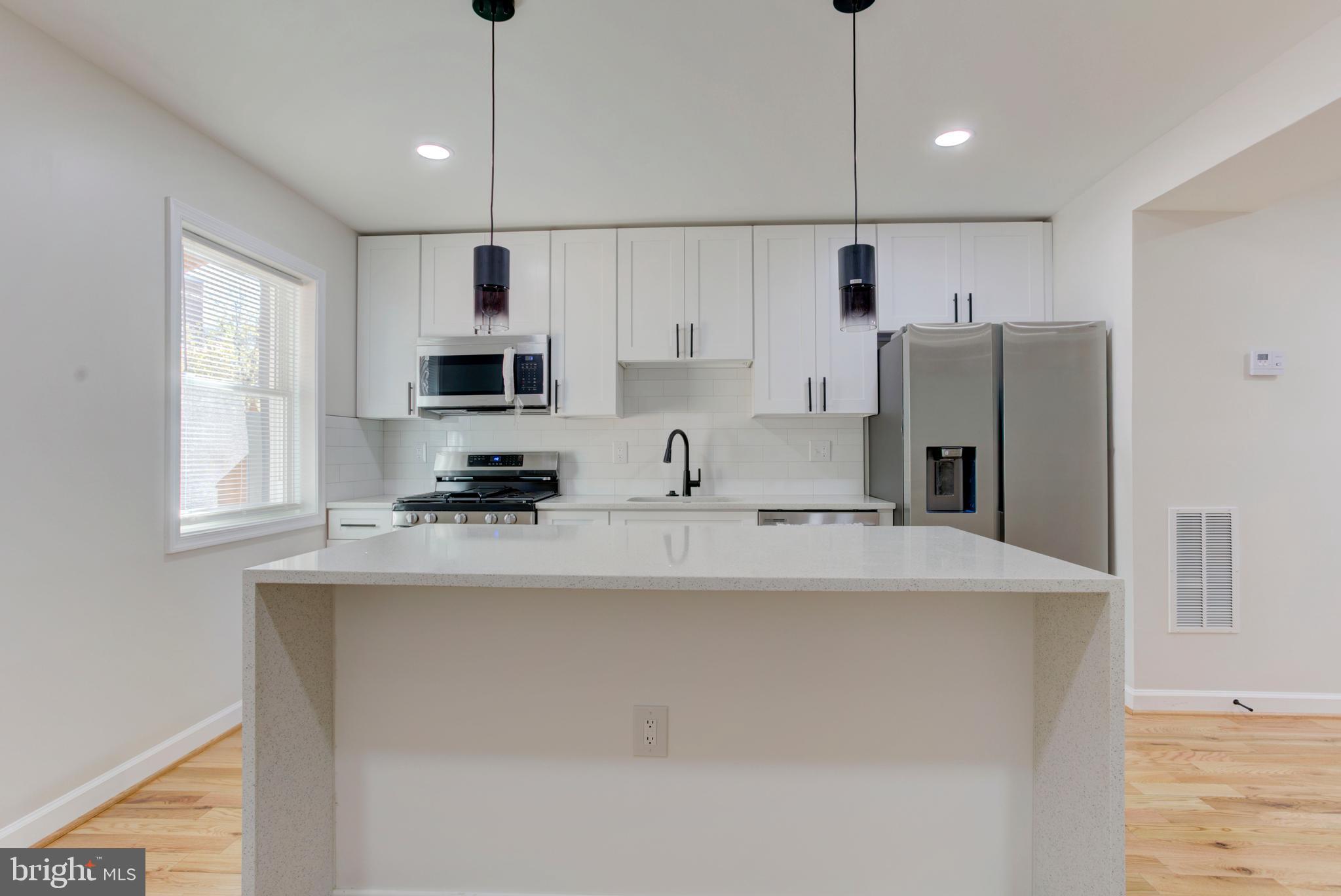 4009 8th Street Baltimore, MD 21225 - Photo 1 of 35