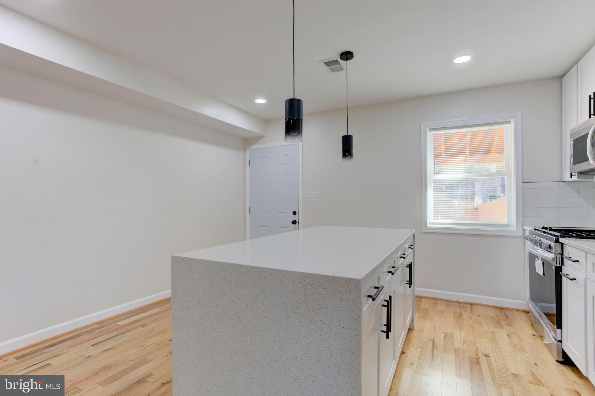 4009 8th Street Baltimore, MD 21225 - Photo 13 of 35