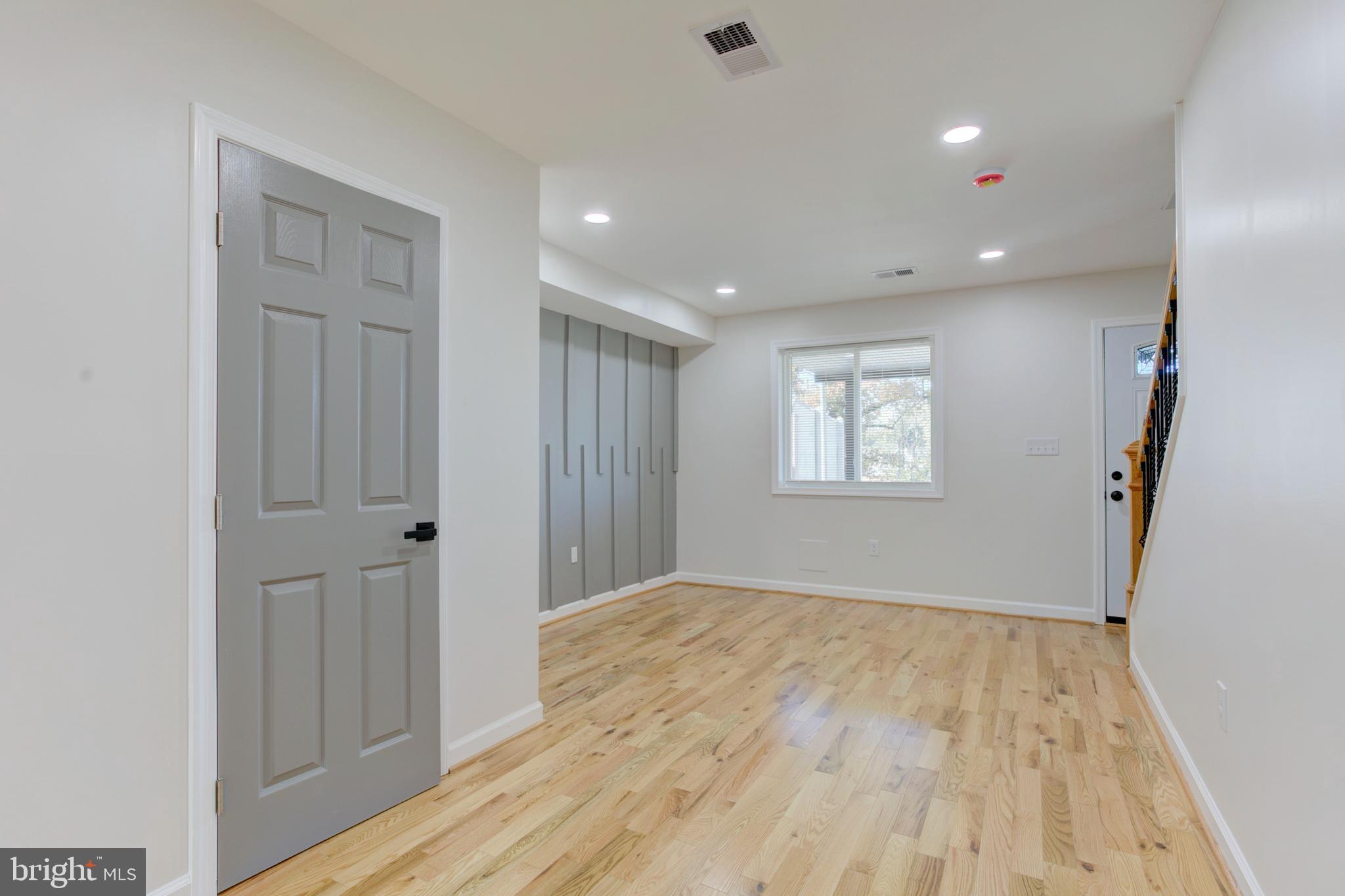 4009 8th Street Baltimore, MD 21225 - Photo 6 of 35