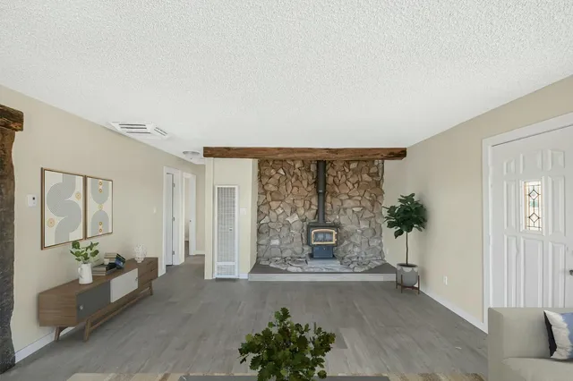 $329,990 | 47242 92nd Street West, Lancaster, CA 93536