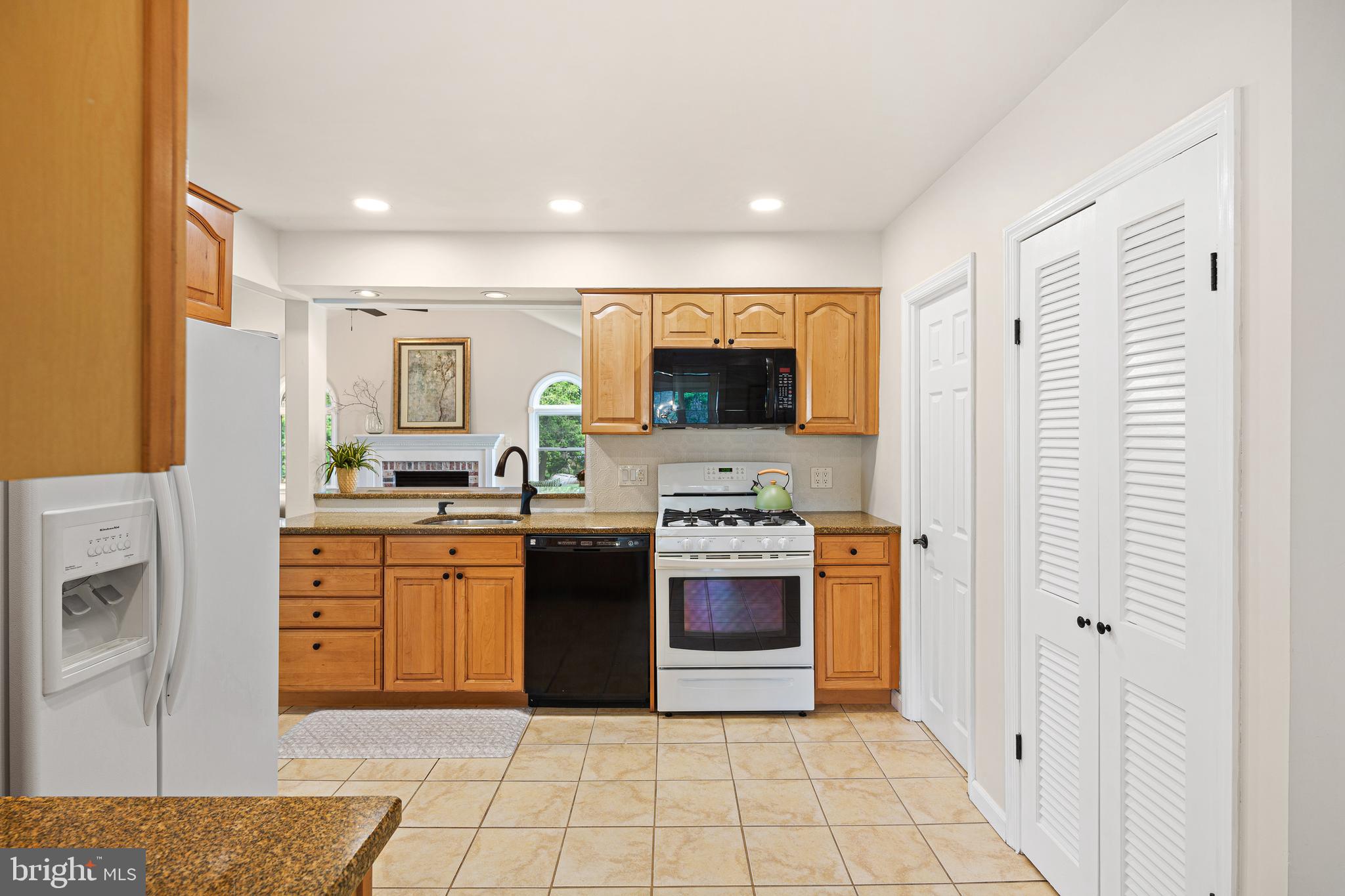809 West Redman Avenue Haddonfield, NJ 08033 - Photo 11 of 42 Kitchen w/pantry