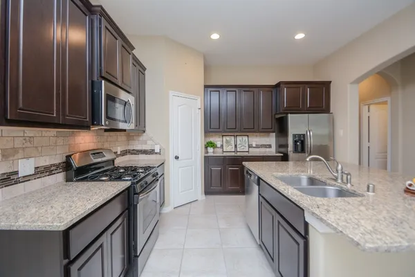 $2,450 | 118 North Heritage Mill Circle, Tomball, TX 77375