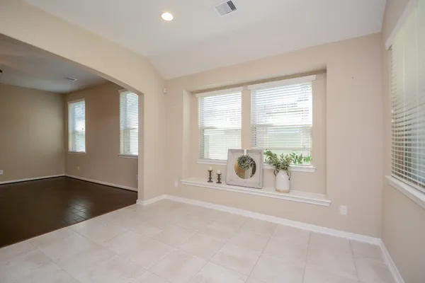 $2,450 | 118 North Heritage Mill Circle, Tomball, TX 77375