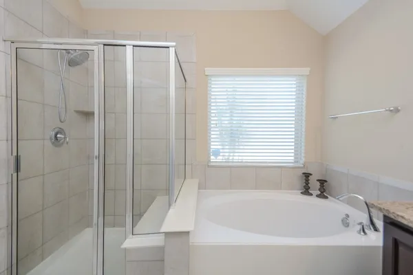 $2,450 | 118 North Heritage Mill Circle, Tomball, TX 77375