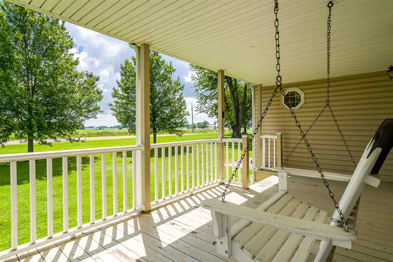16602 Wyman School Road Caledonia, IL 61011 - Photo 5 of 25 a view of balcony with wooden floor and fence