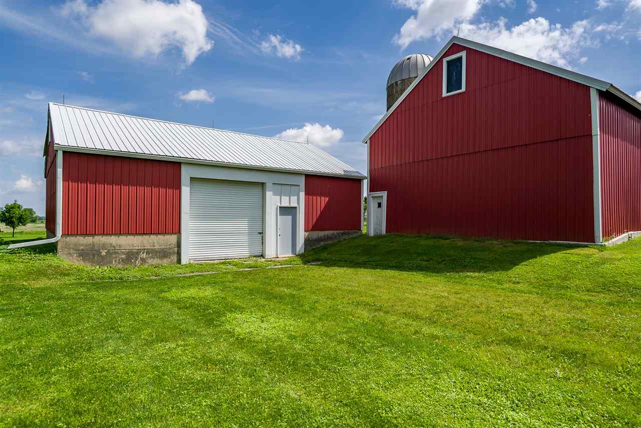 16602 Wyman School Road Caledonia, IL 61011 - Photo 10 of 25 a backyard of a house with lots of green space