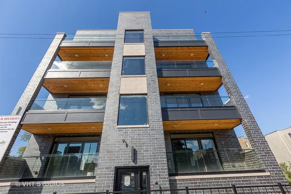 $3,400 | 2508 West Diversey Avenue, Unit 2E, Chicago, IL 60618