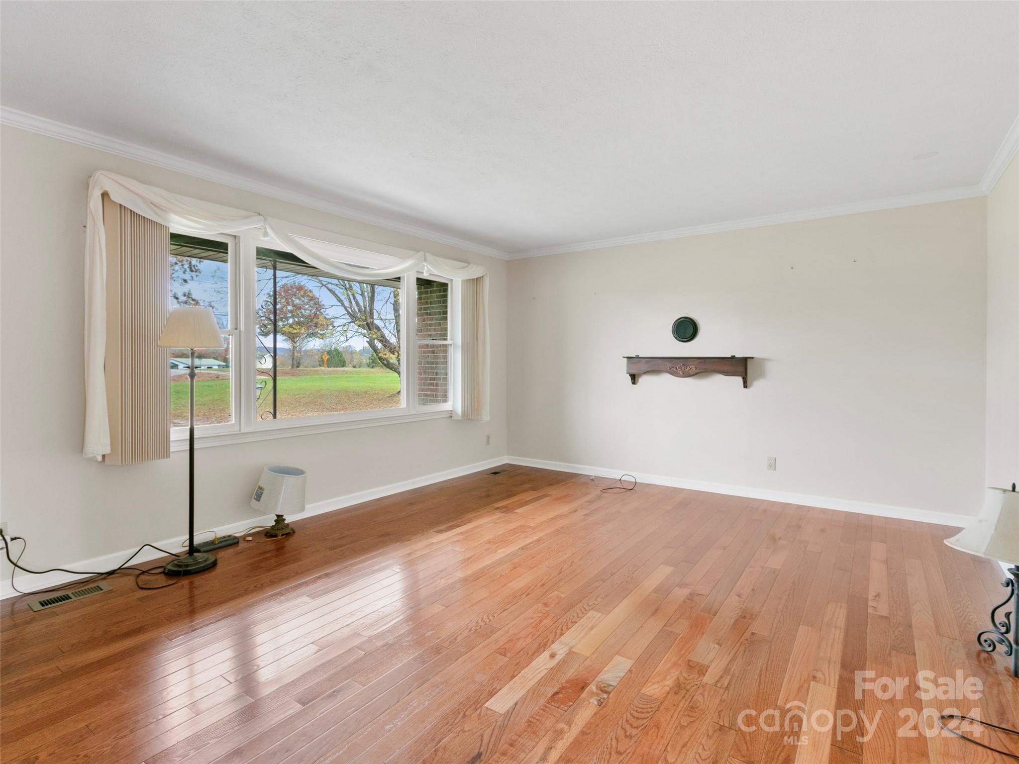 5540 Howard Gap Road Flat Rock, NC 28731 - Photo 9 of 24 Gallery Image 9