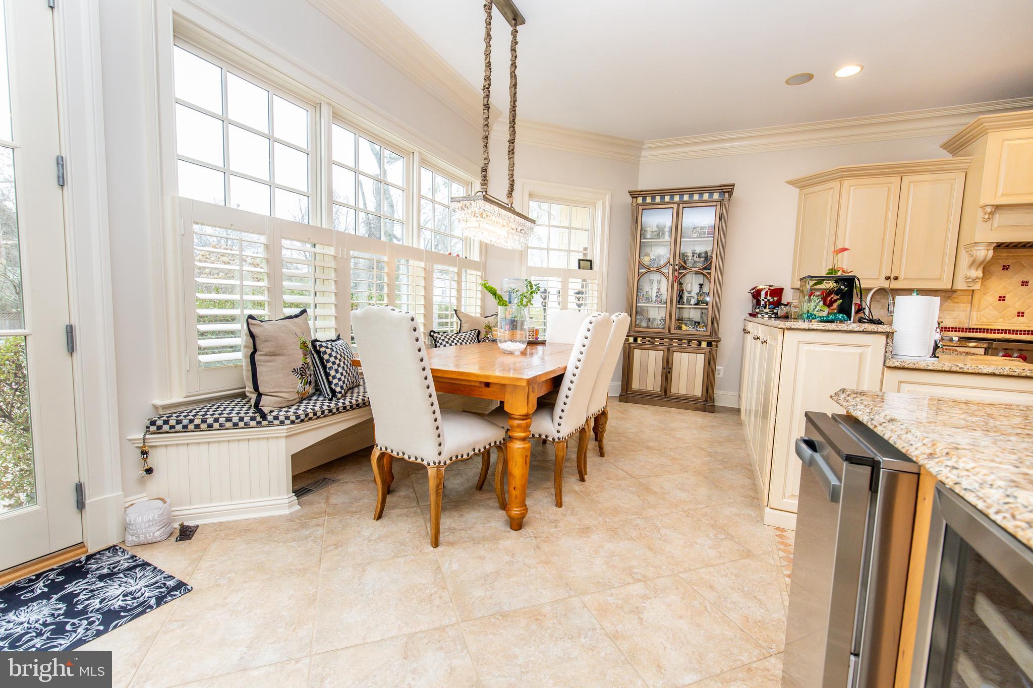 211 Norwood Road Annapolis, MD 21401 - Photo 26 of 94 Breakfast area w/banquet overlooking patio & pool