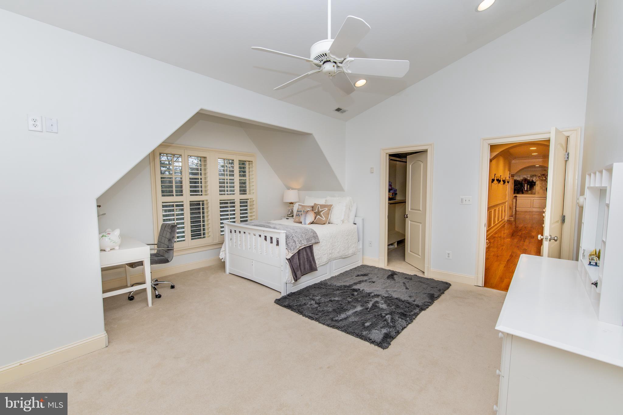 211 Norwood Road Annapolis, MD 21401 - Photo 52 of 94 a living room with furniture and a window