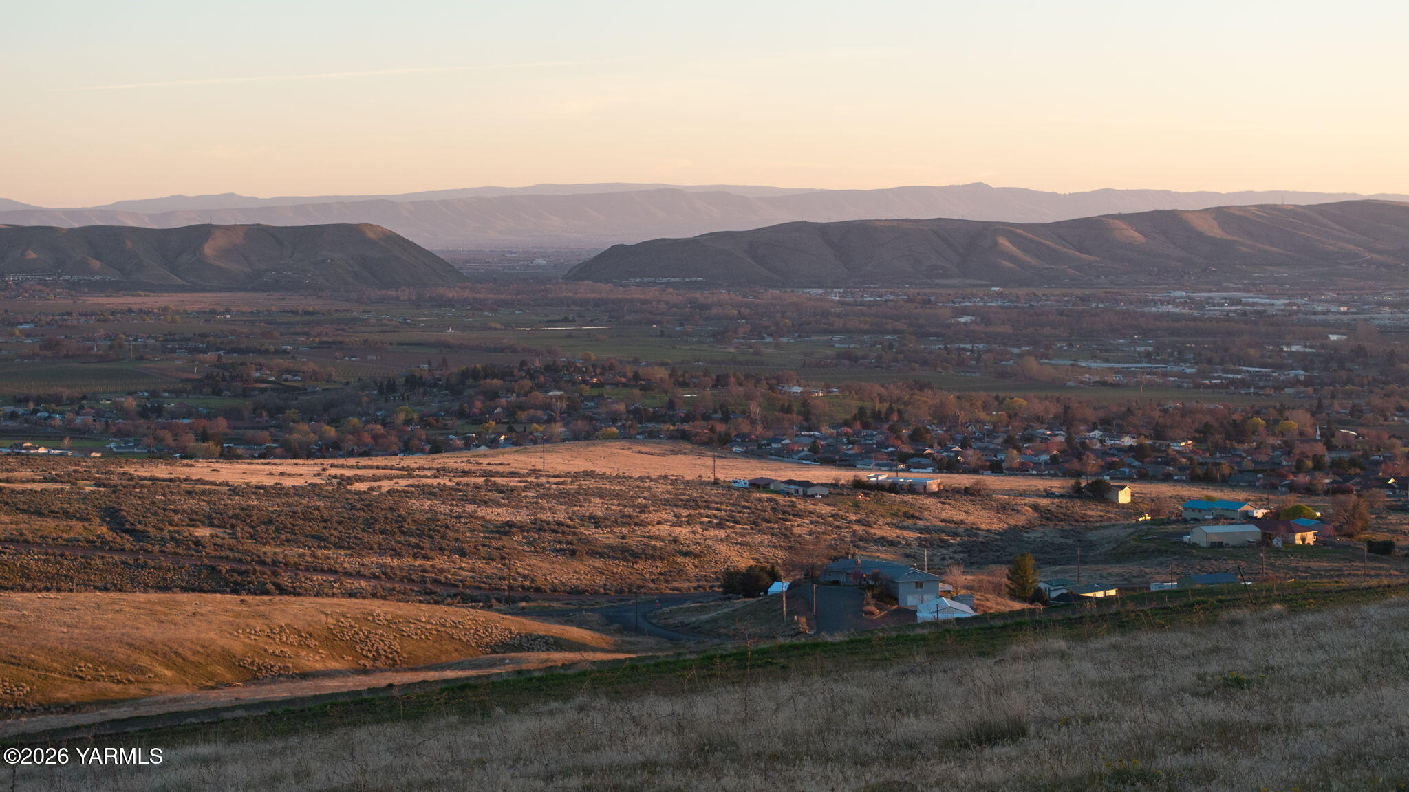 Nna Eagle Way Yakima, WA 98901 - Photo 15 of 19 a view of a town with mountains