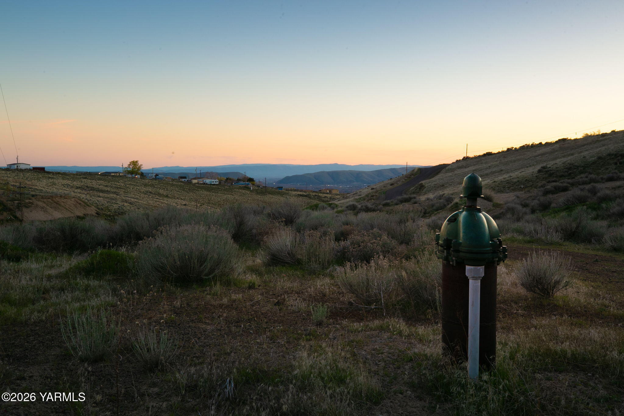 Nna Eagle Way Yakima, WA 98901 - Photo 17 of 19 a view of a street with a bench in front of it