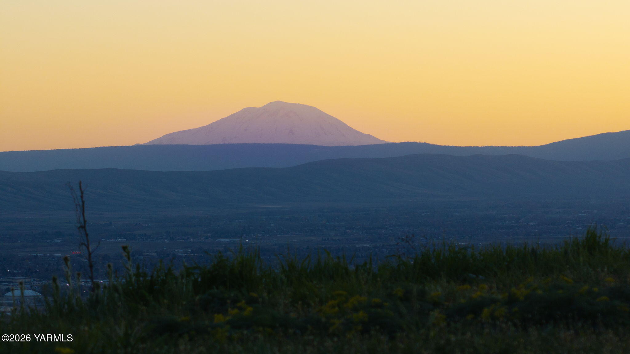 Nna Eagle Way Yakima, WA 98901 - Photo 4 of 19 a view of an outdoor space and a yard