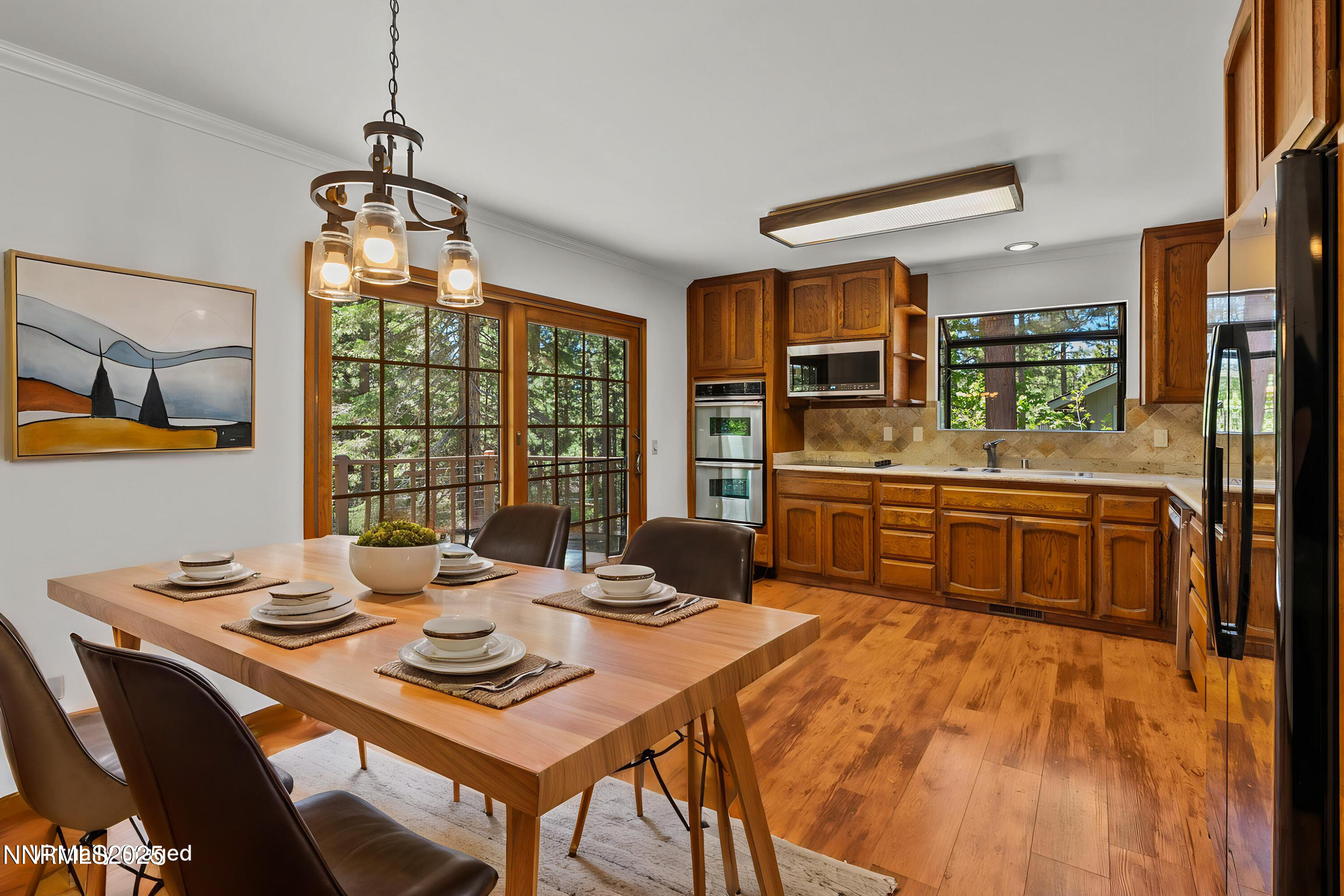 5 Ute Court Stateline, NV 89449 - Photo 2 of 59 5-Ute-Ct-111 - Dining Room - Modern - 4