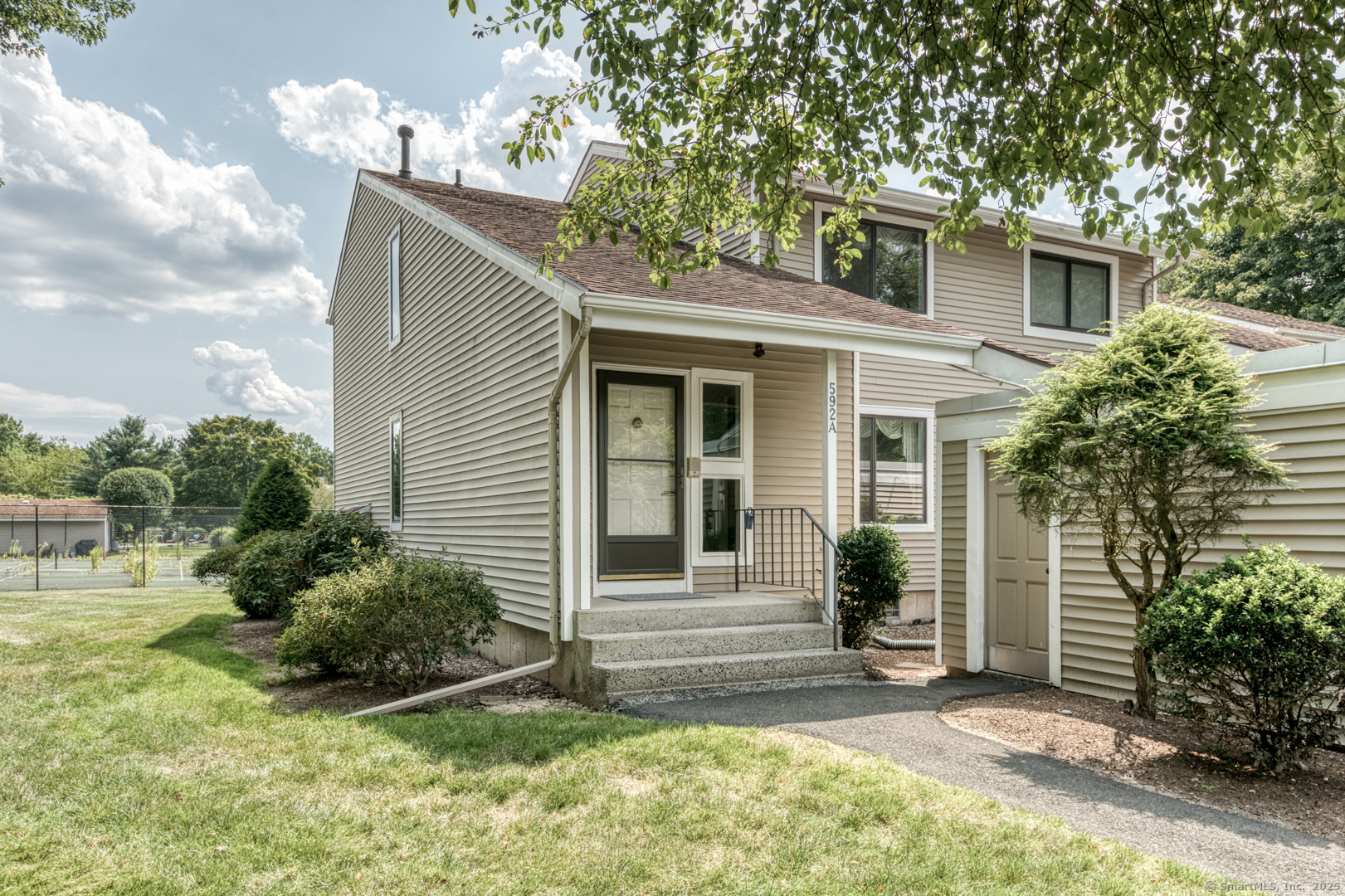 a view of a house with backyard