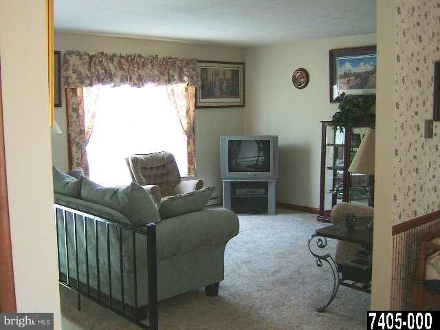 1027 Friar Run Hanover, PA 17331 - Photo 7 of 8 Gallery Image 7