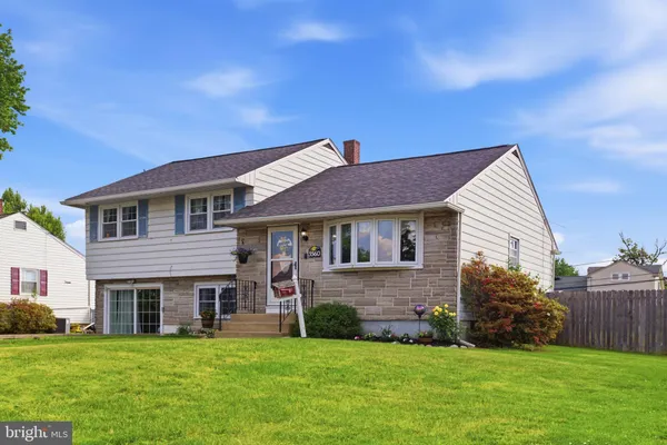 $399,000 | 3560 Edgewater Lane, Brookhaven, PA 19015