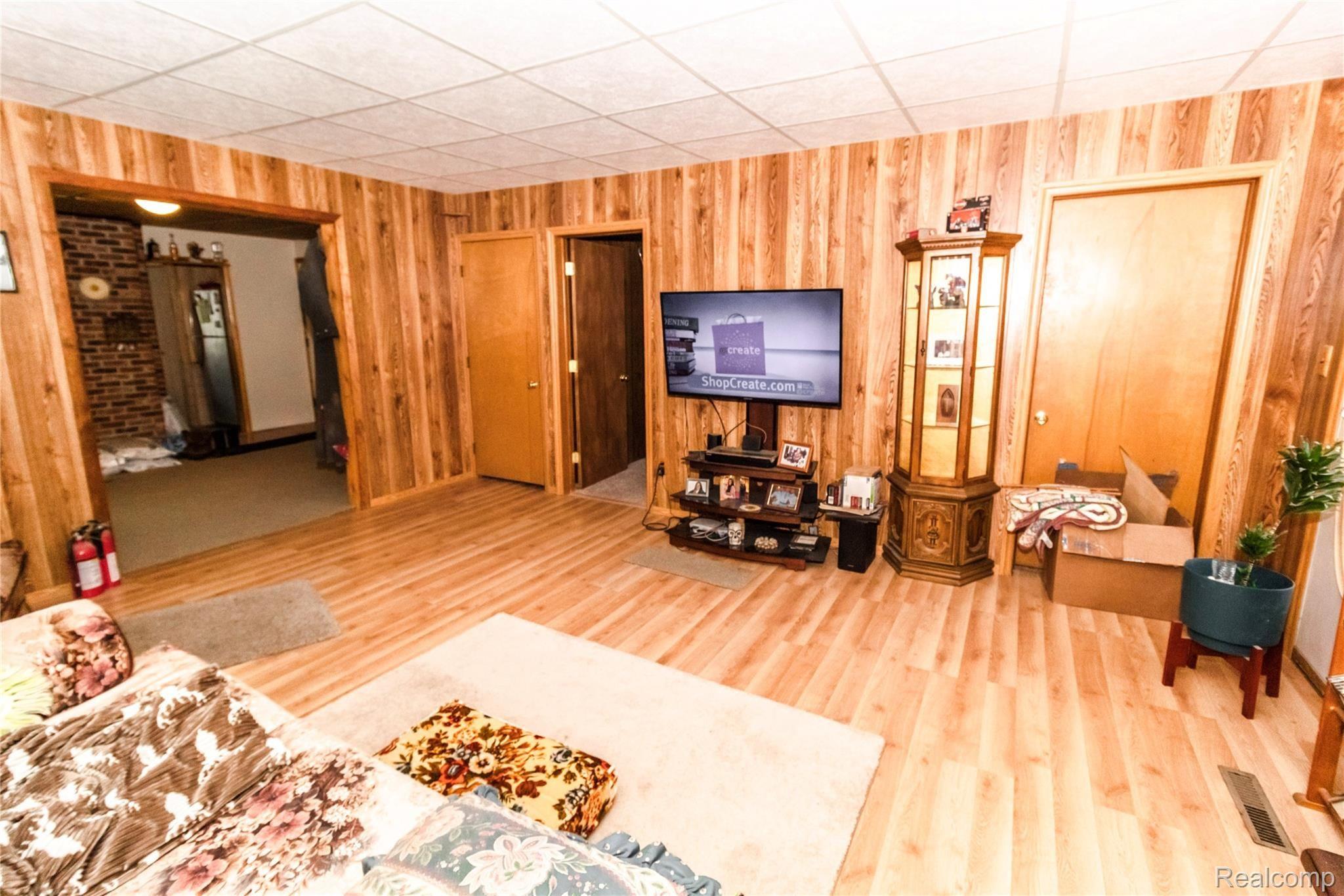 13618 Foley Road Capac, MI 48014 - Photo 10 of 25 Living Room (2).jpg