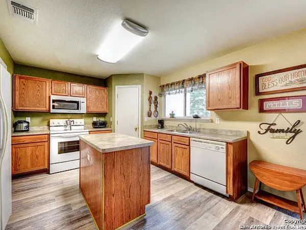 $2,099 | 9818 Copper Rose, Converse, TX 78109