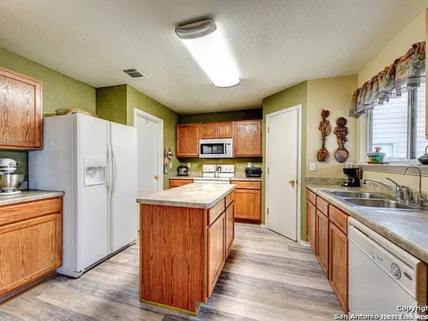 $2,099 | 9818 Copper Rose, Converse, TX 78109