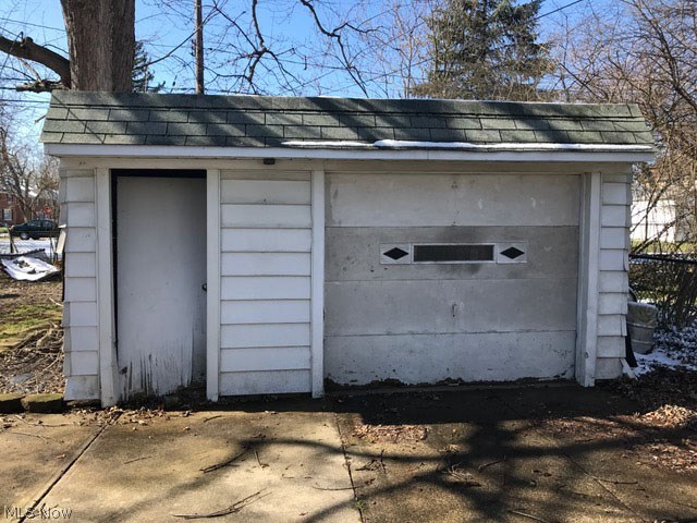 1556 Winchester Road Lyndhurst, OH 44124 - Photo 3 of 16