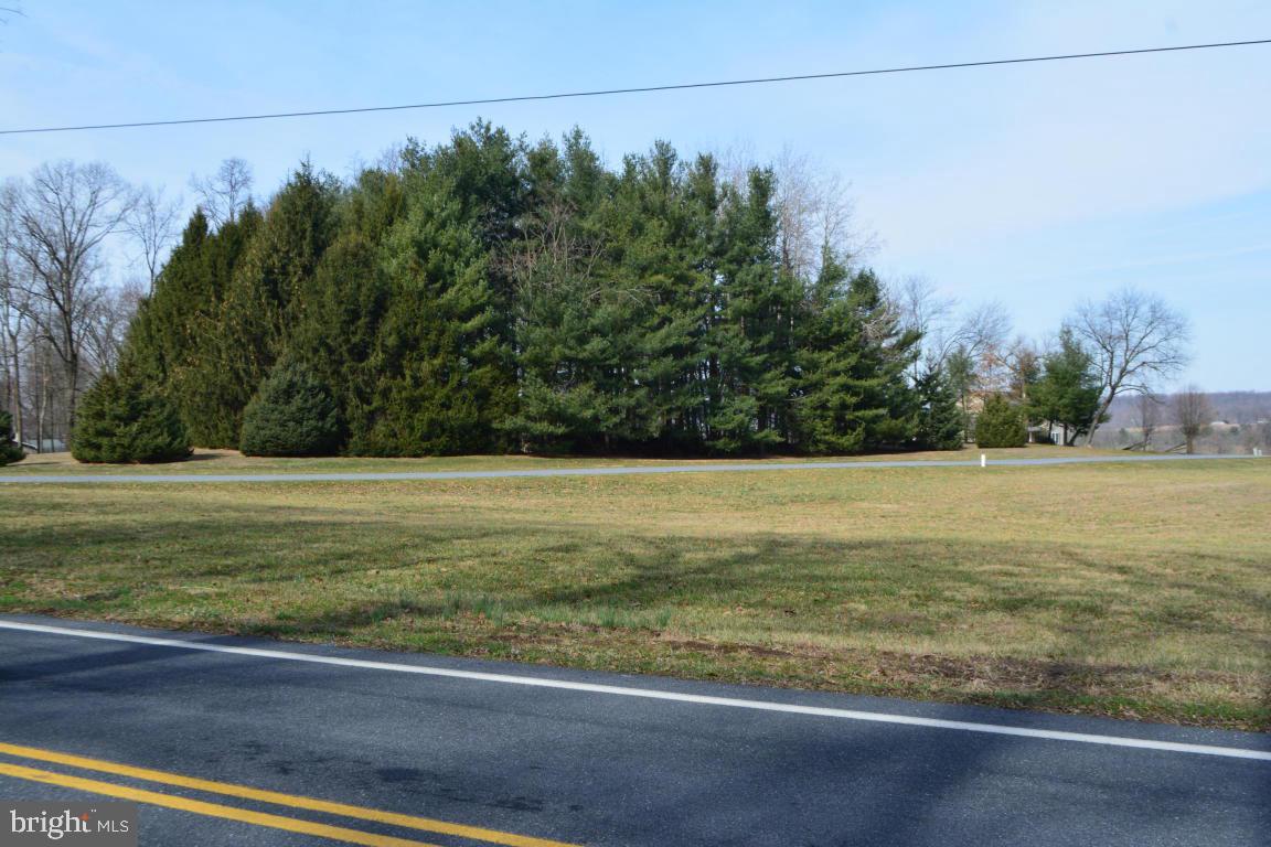 1904 Cider Press Road Manheim, PA 17545 - Photo 3 of 6