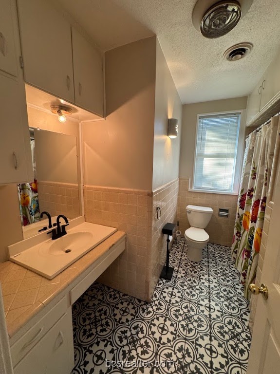 1101 East 30th Street Bryan, TX 77802 - Photo 38 of 42 a bathroom with a sink toilet and shower