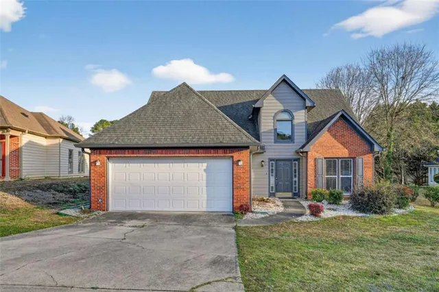 $2,190 | 7700 Lakeshore Court, Riverdale, GA 30296