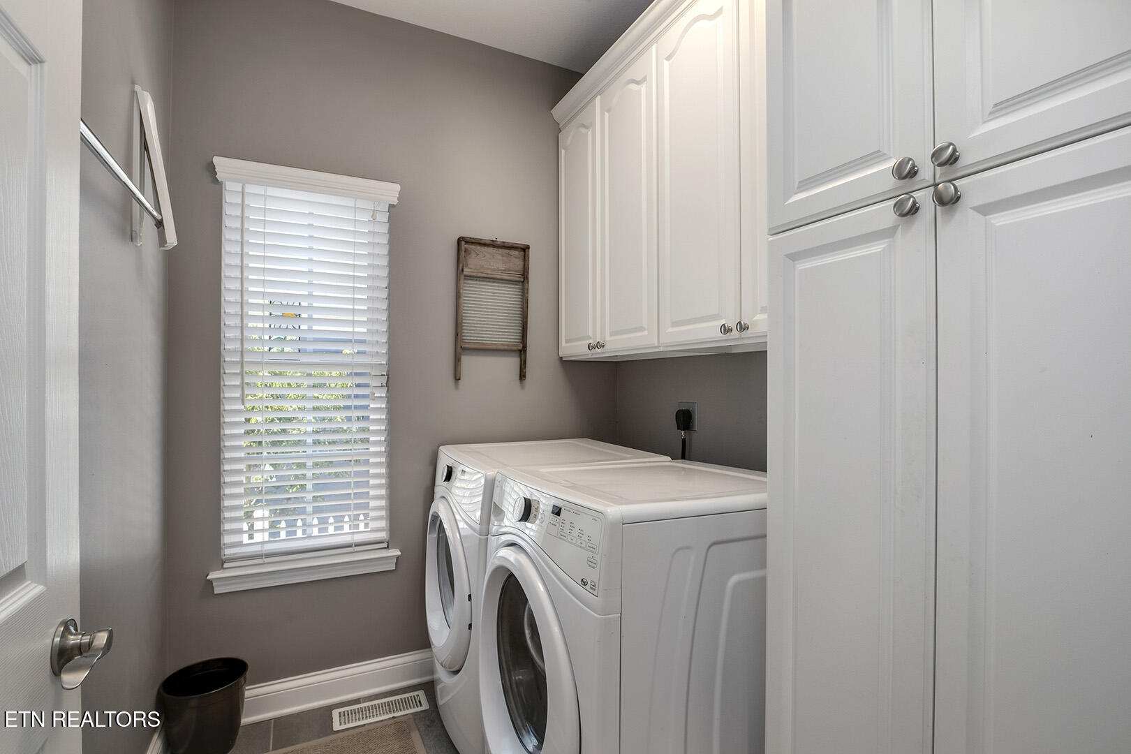 107 Liberty Court Oak Ridge, TN 37830 - Photo 25 of 32 25_LibertyCourt_105_Laundry
