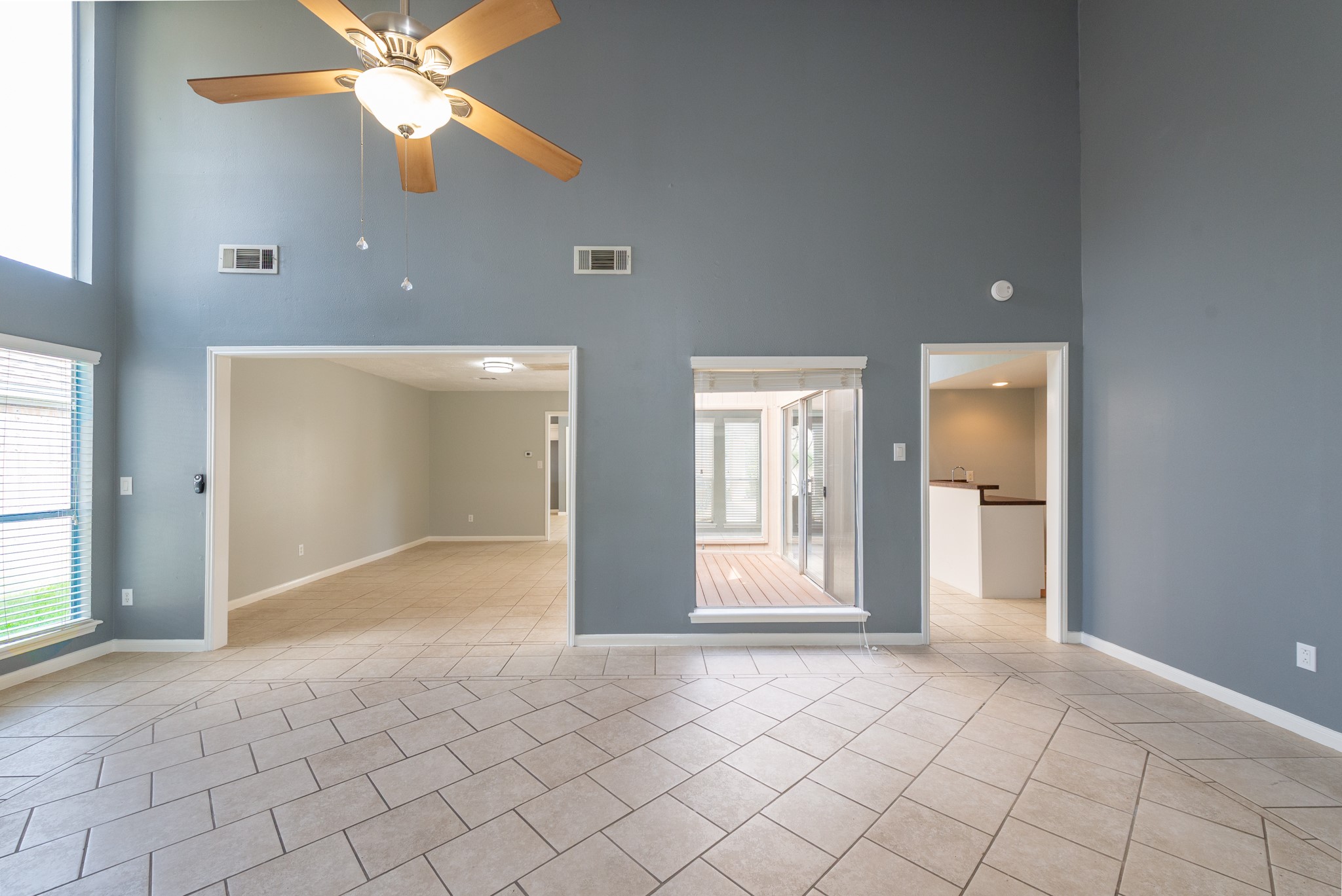 1022 White Sands Road Katy, TX 77450 - Photo 9 of 27 Family room facing front of house.