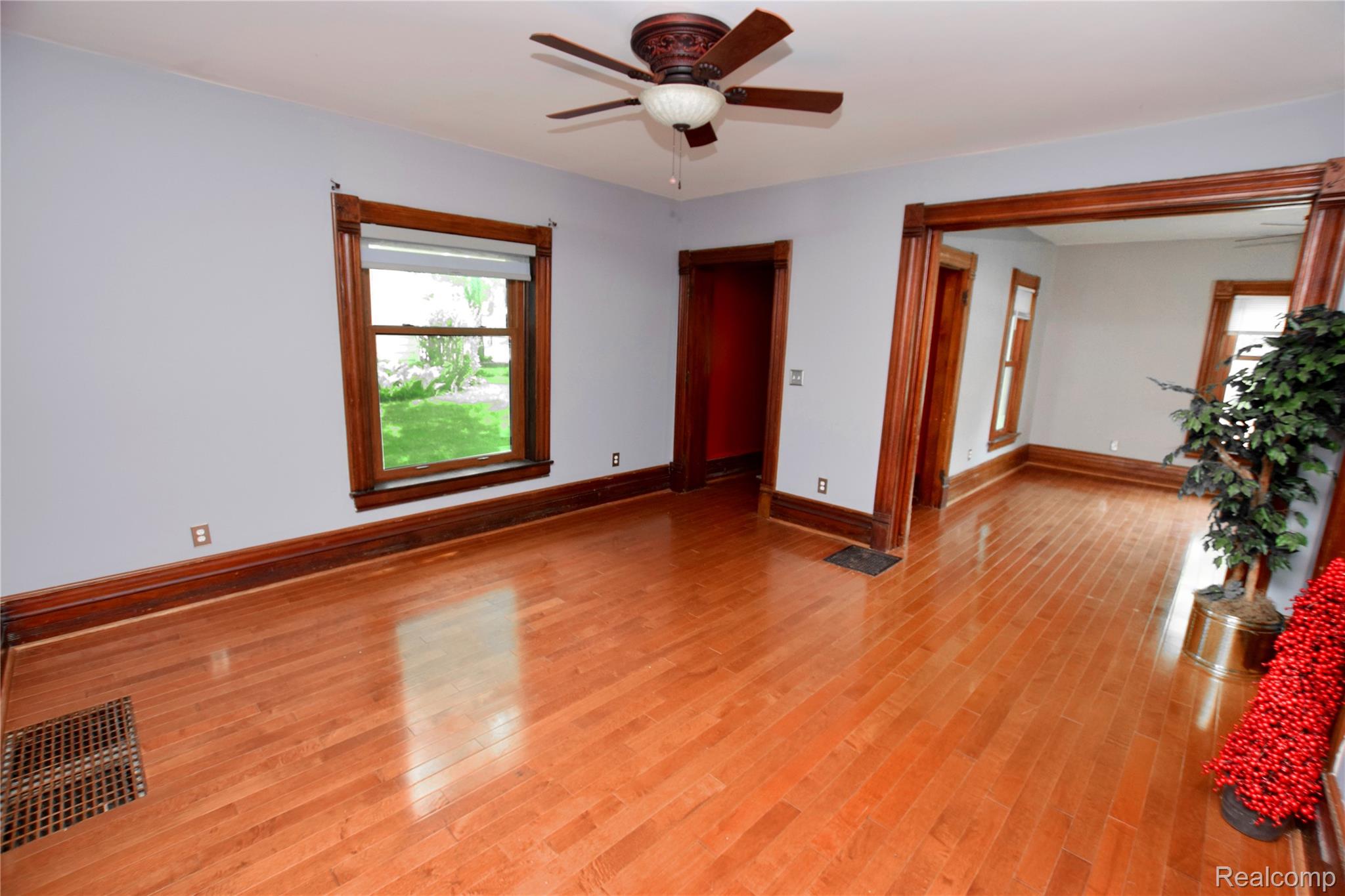 404 North Adelaide Street Fenton, MI 48430 - Photo 7 of 23 Formal Dining Area